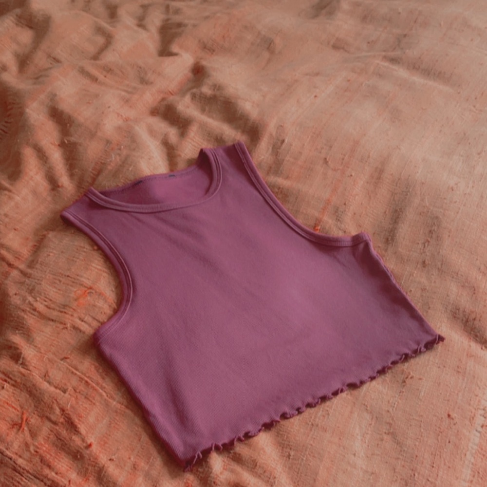 ribbed rose crop top with bottom ruffled edges